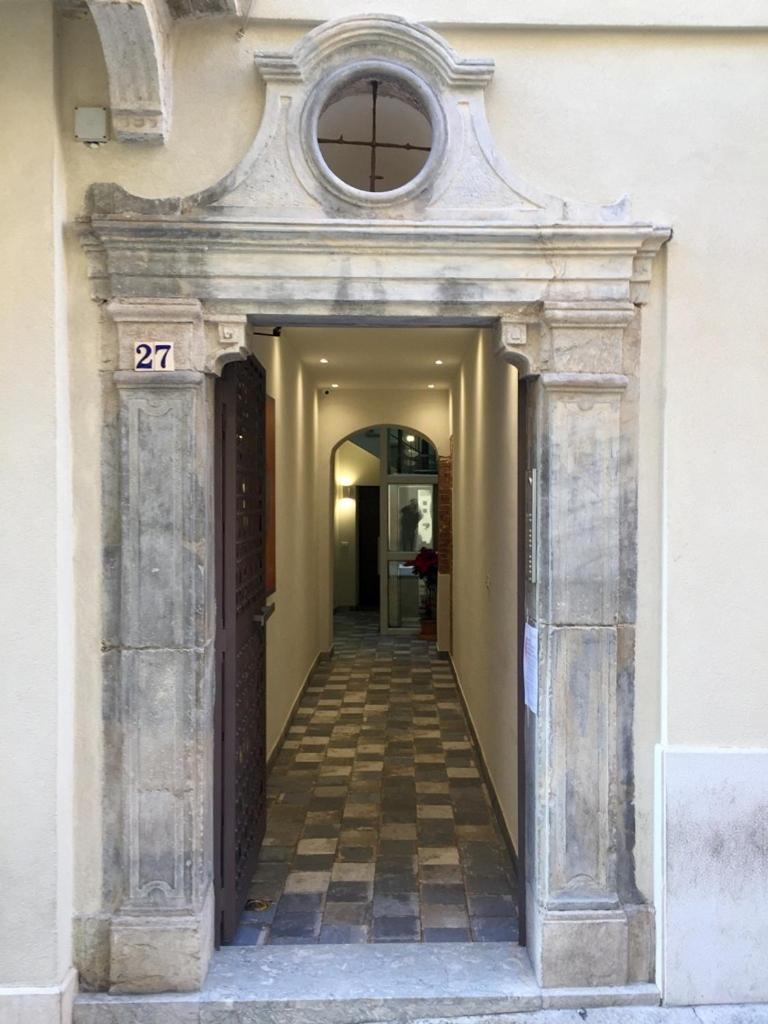 Della Cuba Vacanze Trapani Historic Center Экстерьер фото
